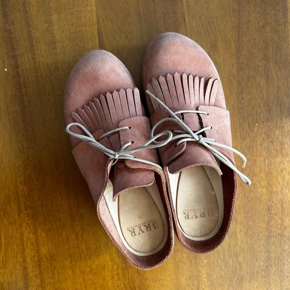 Bryr Clogs with Kilt - Picture 1 of 5